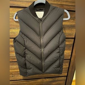 Athleta puffer vest